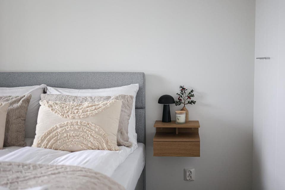 Bed, Photo of the whole room, Bedroom