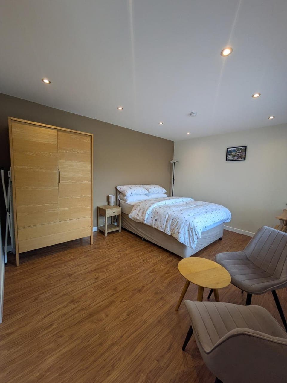 Photo of the whole room