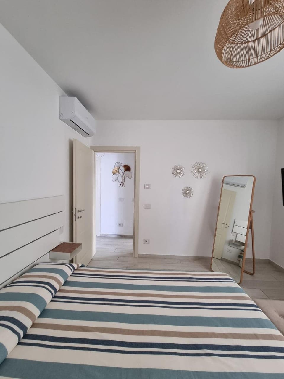 Bed, Bedroom, air conditioner