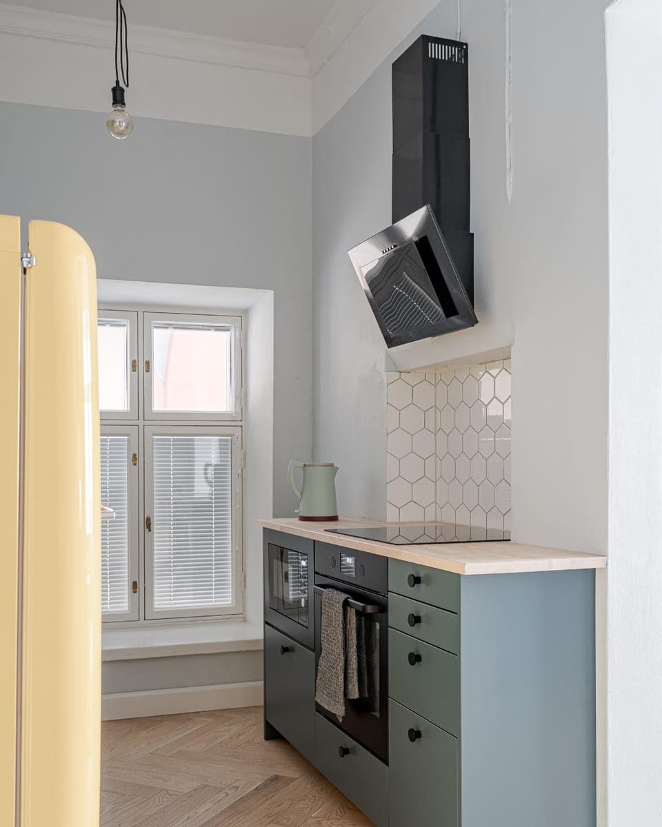 Kitchen or kitchenette, oven, stove