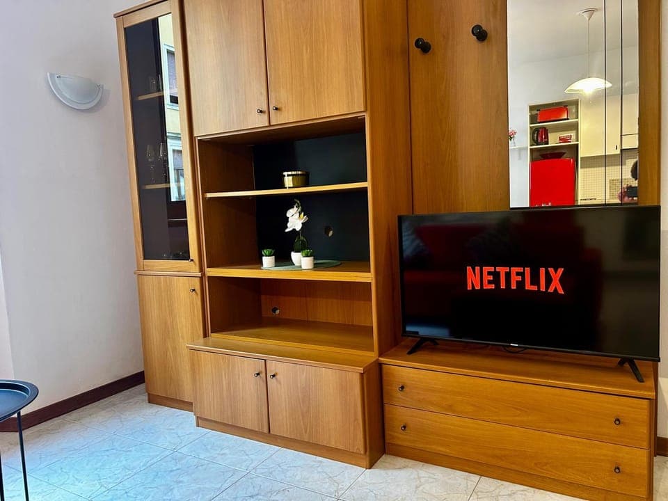 Communal lounge/ TV room, TV and multimedia, Living room, Evening entertainment, wardrobe