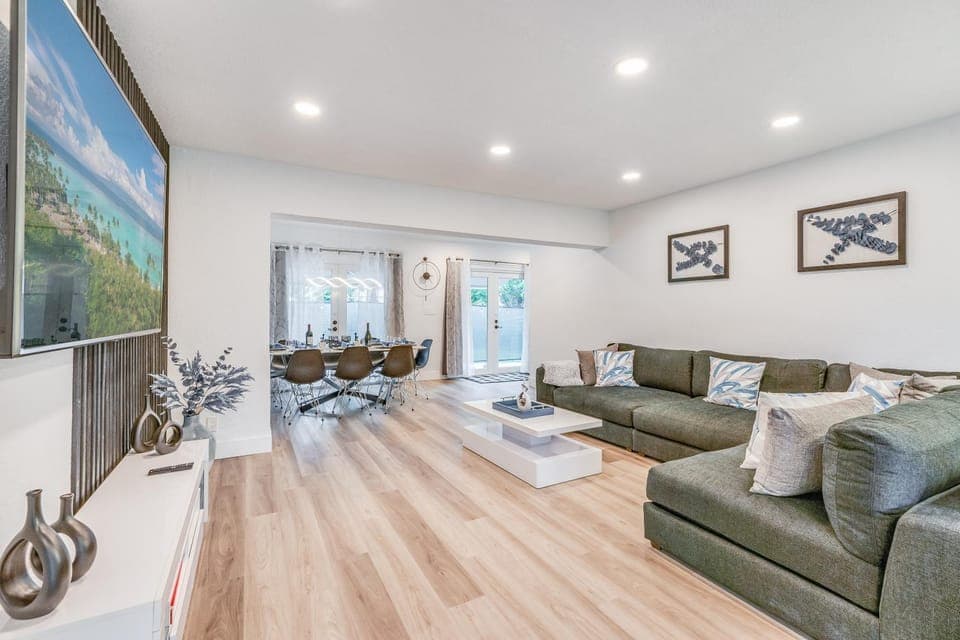 TV and multimedia, Living room, Seating area