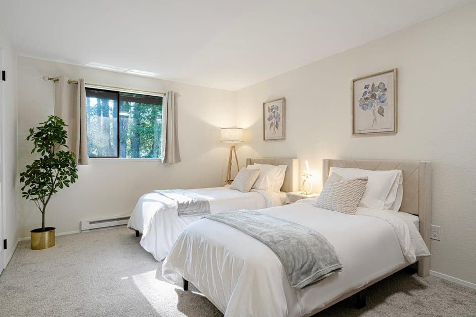 Bed, View (from property/room), Photo of the whole room, Decorative detail, Bedroom