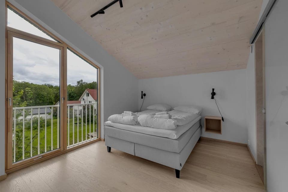 Bed, View (from property/room), Photo of the whole room, Bedroom, towels