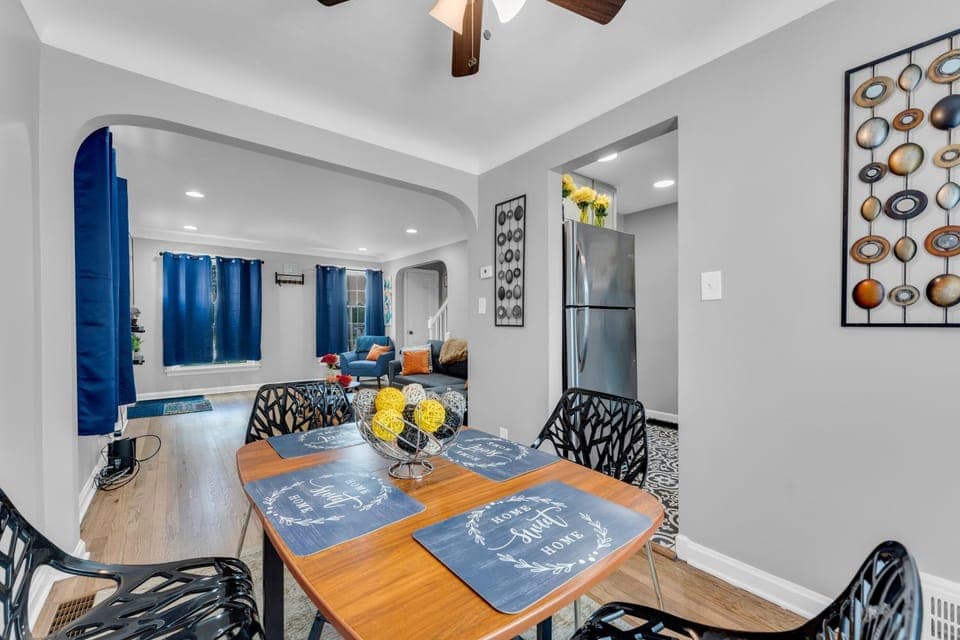 Living room, Seating area, Dining area