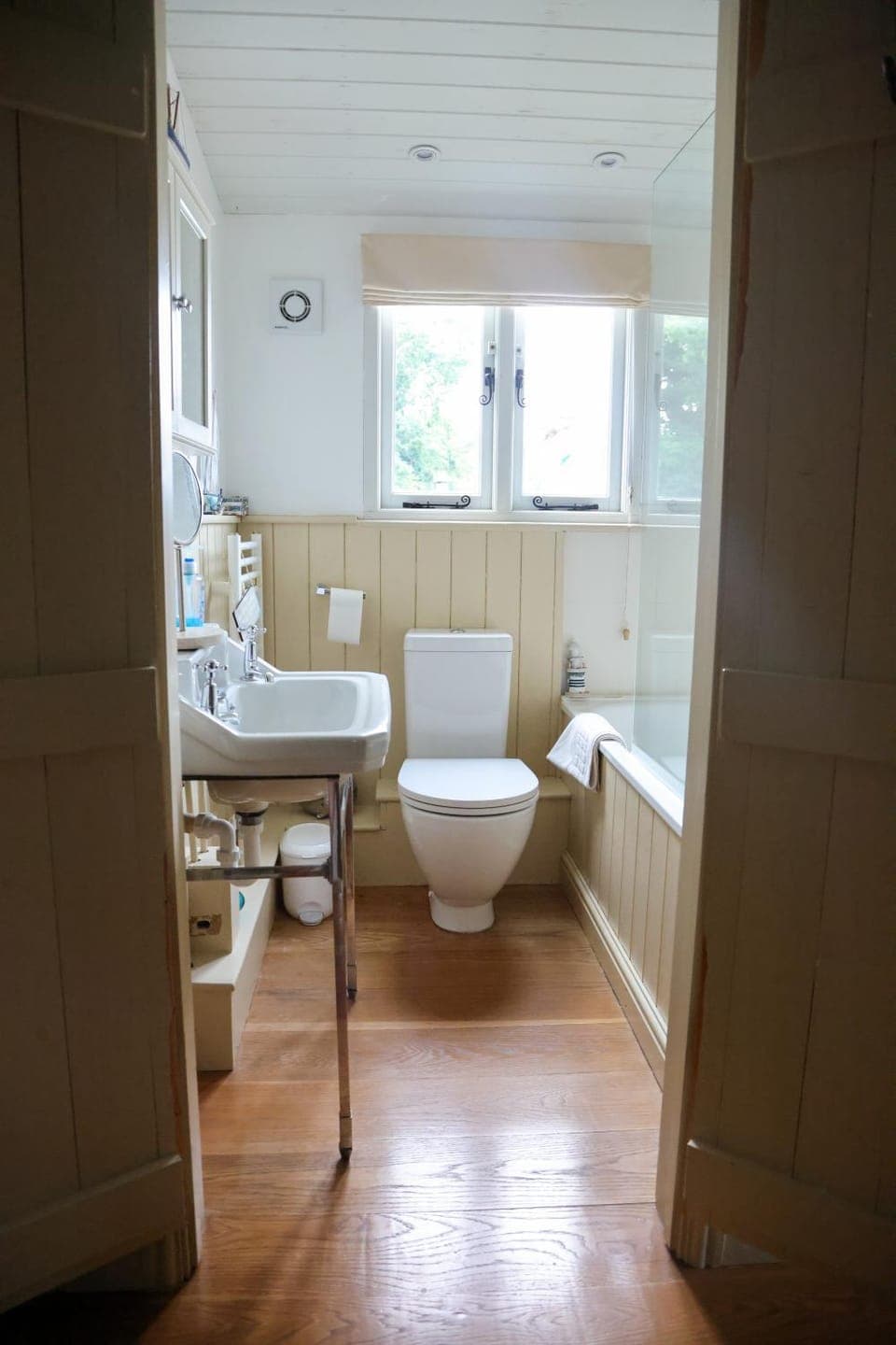 Toilet, Bathroom, towels