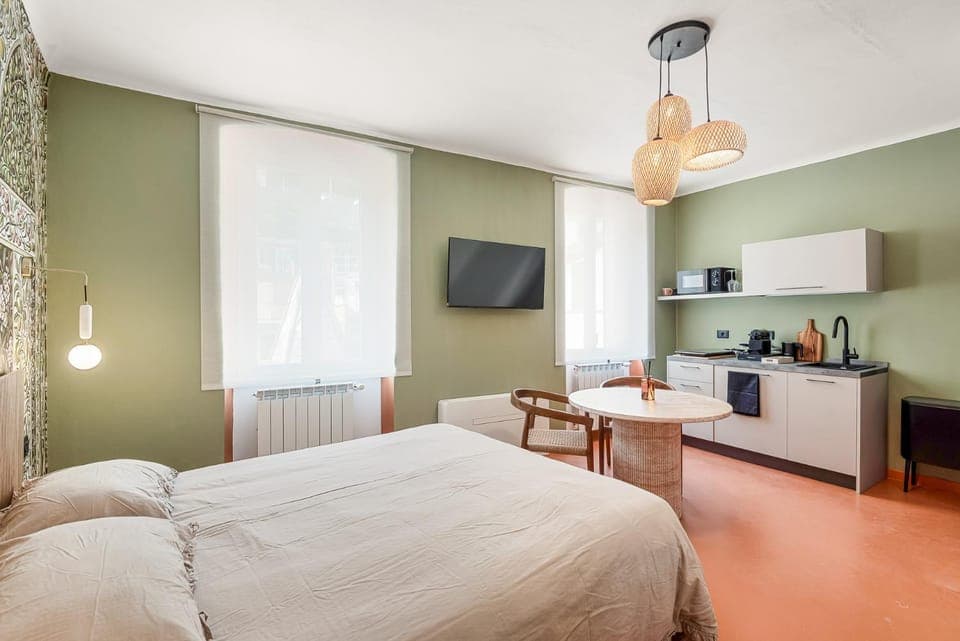 TV and multimedia, Kitchen or kitchenette, Bedroom, stove