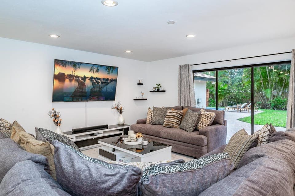 Patio, TV and multimedia, Living room