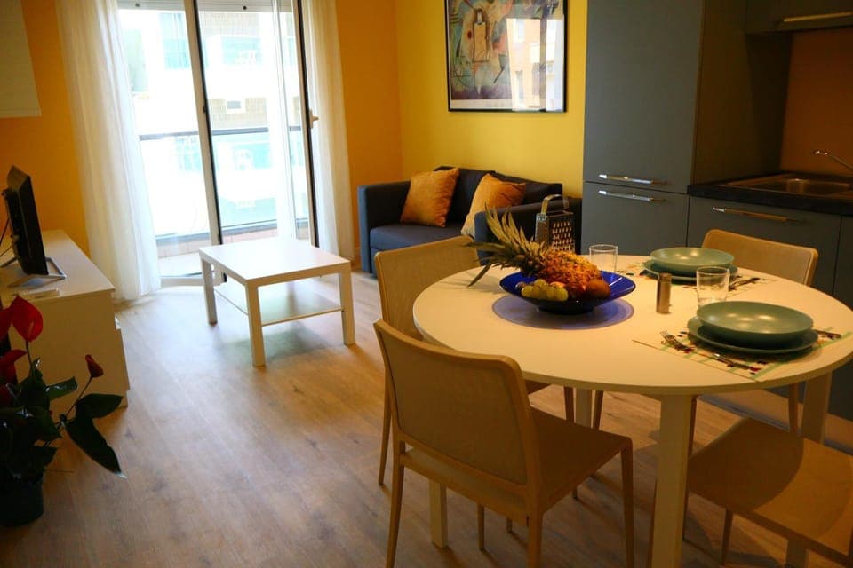 Kitchen or kitchenette, Seating area, Dining area