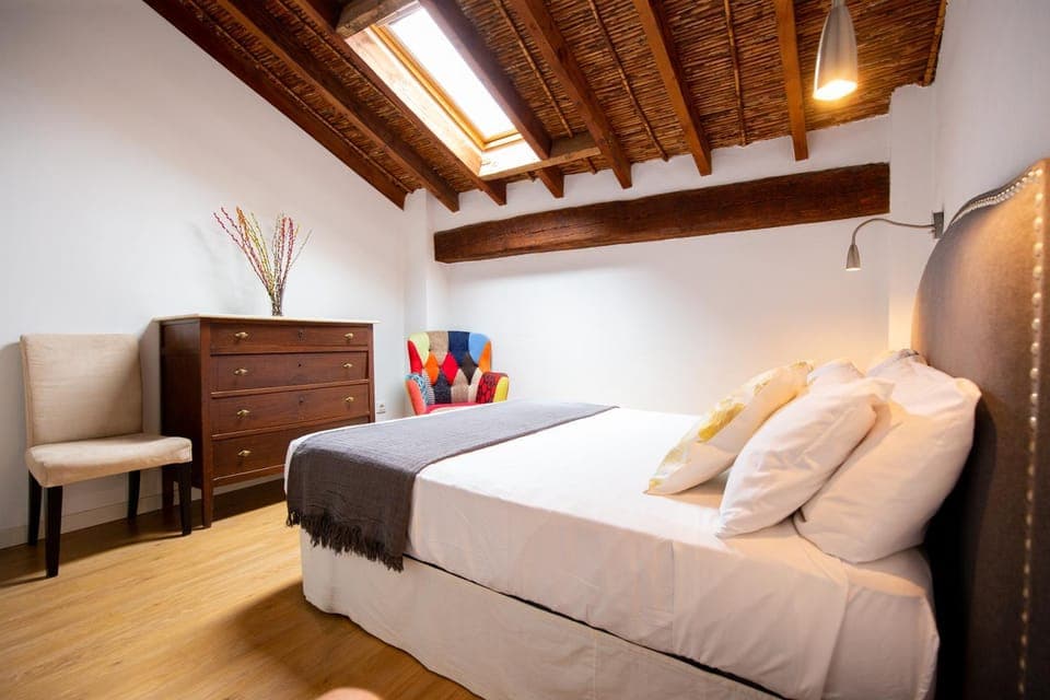 Bed, Photo of the whole room, Bedroom