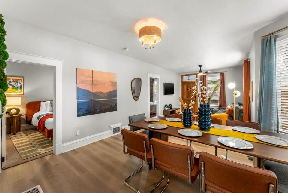 Chic and Cozy Stay in Pueblo House in Pueblo