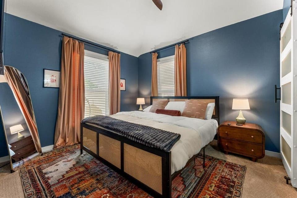 Chic and Cozy Stay in Pueblo House in Pueblo