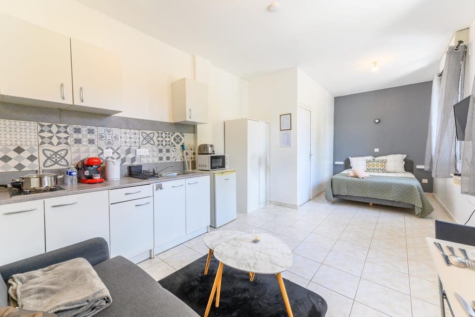 Bed, TV and multimedia, Coffee/tea facilities, Kitchen or kitchenette, Living room, Photo of the whole room, Seating area, Dining area, Bedroom, minibar, pet friendly, stove, toaster