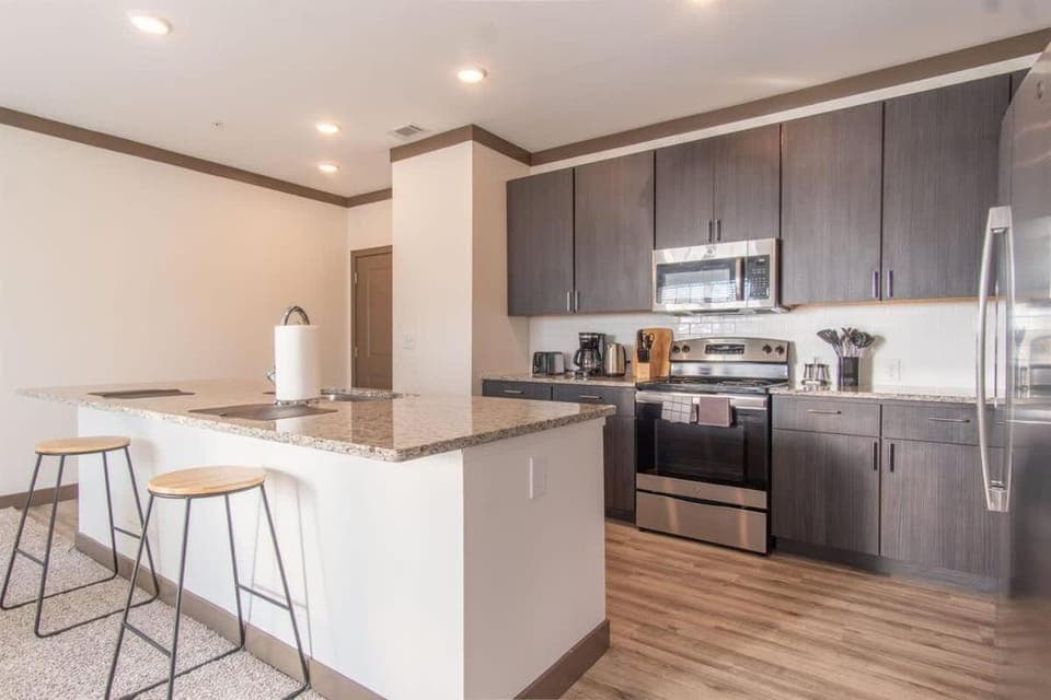 Boulevard Stays Spacious 1BR Suite Pool Parking Gym D Apartment in Douglass Hills