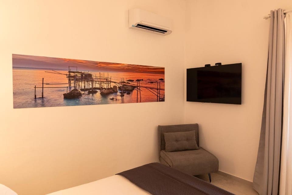 Photo of the whole room, Bedroom, air conditioner