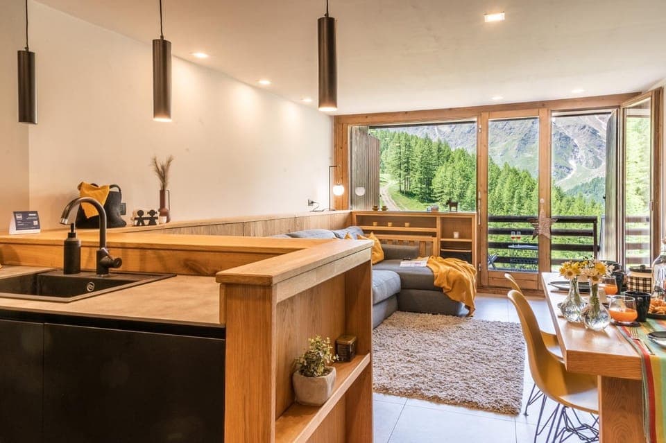 Living room, Dining area