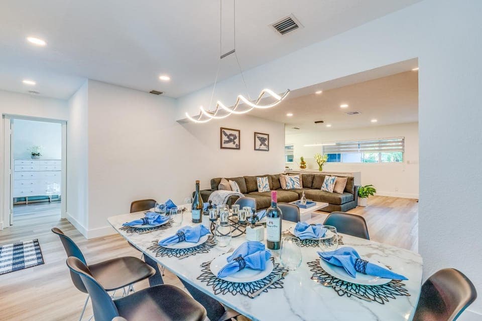 Living room, Dining area