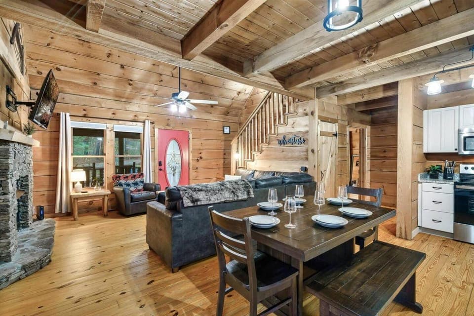 Private Log Cabin Hot Tub, Arcade & Fire Pit Cabin in Sevier County