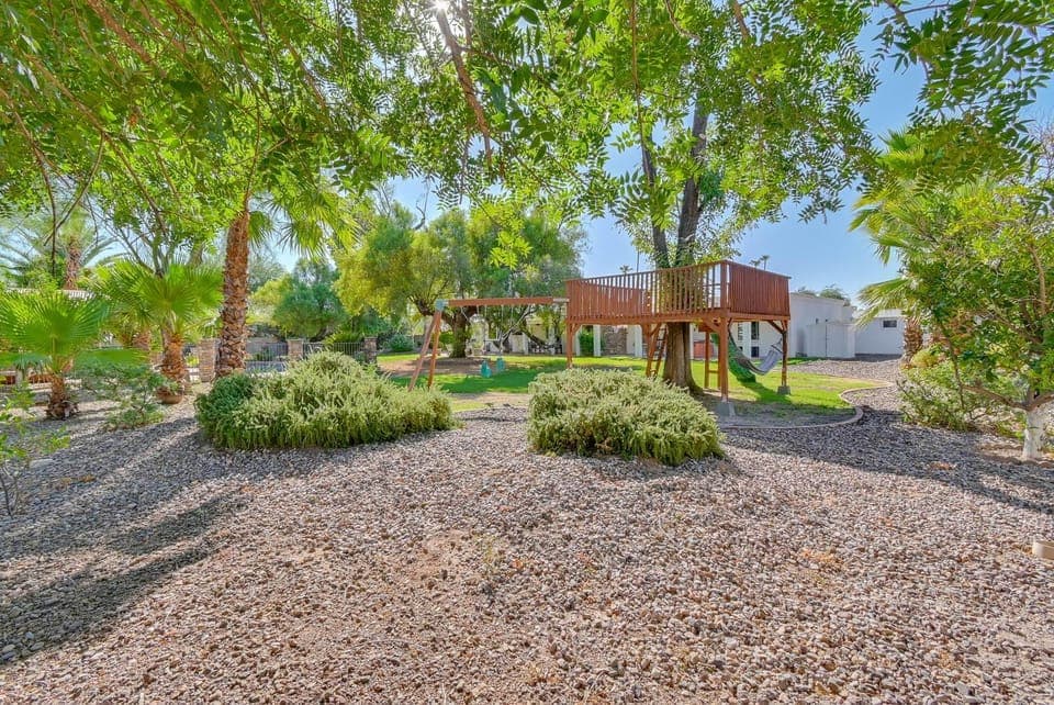 Family Gem in Paradise Valley: Hot Tub, Large Yard House in Paradise Valley
