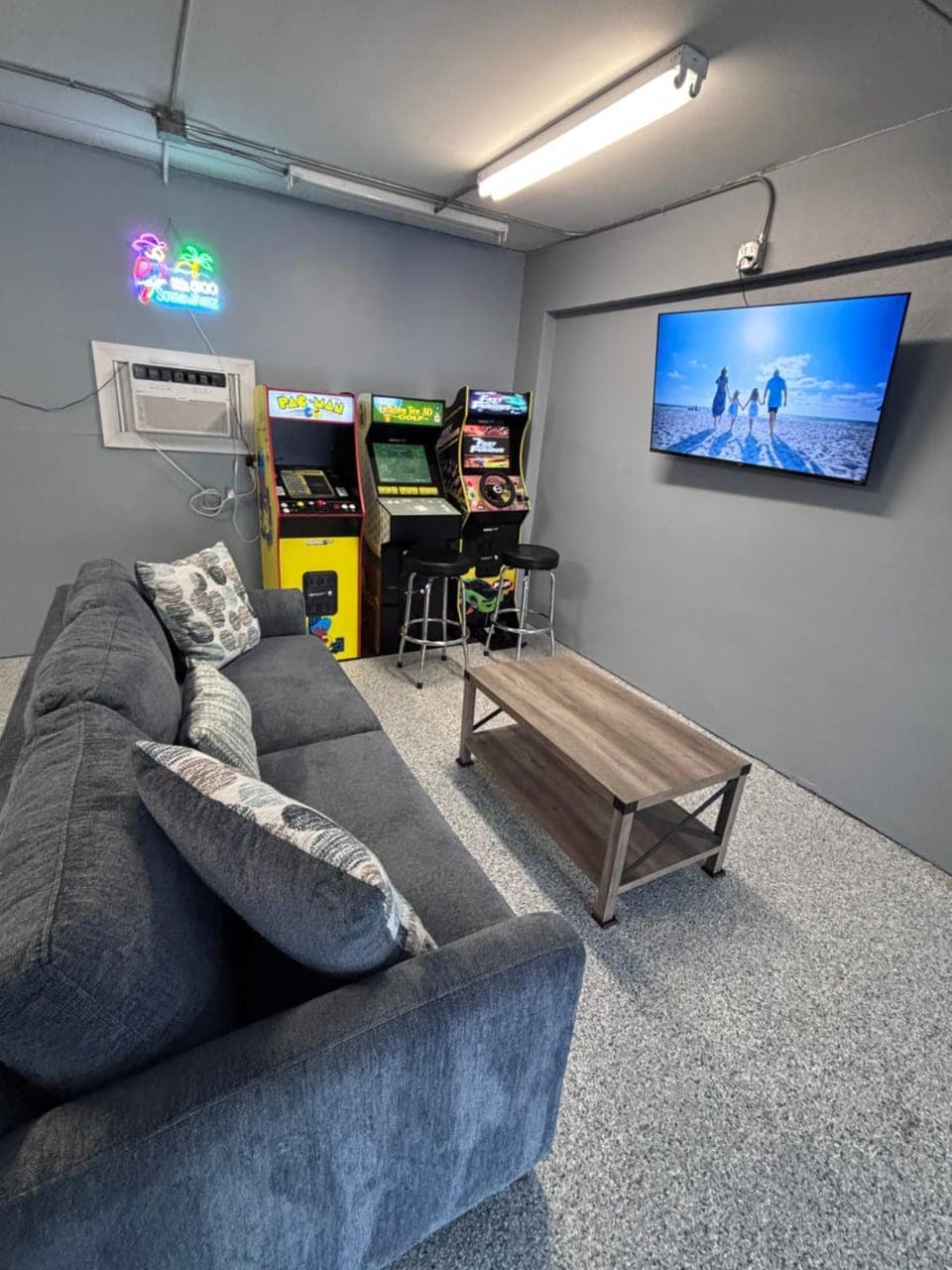 Communal lounge/ TV room, Game Room, TV and multimedia, Seating area, Evening entertainment