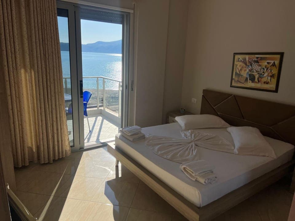 Bed, Balcony/Terrace, Sea view