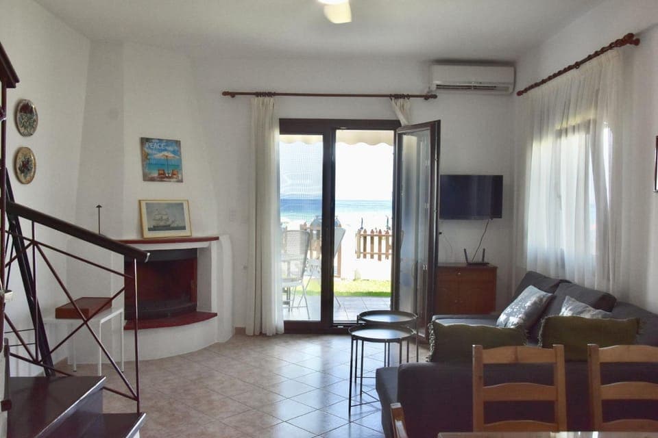 Communal lounge/ TV room, TV and multimedia, Living room, Decorative detail