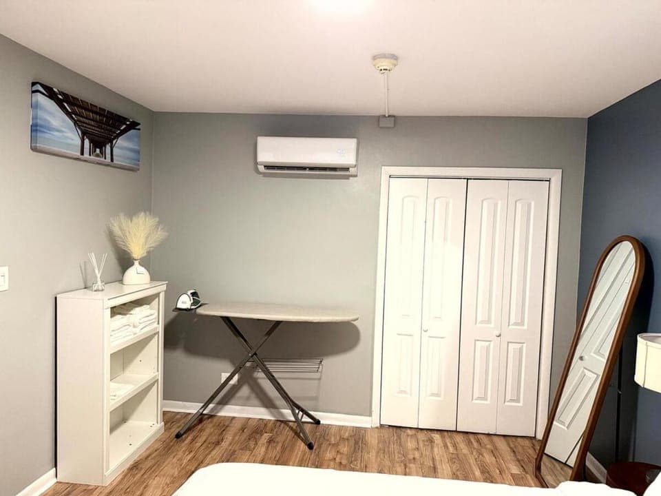 flat iron, towels