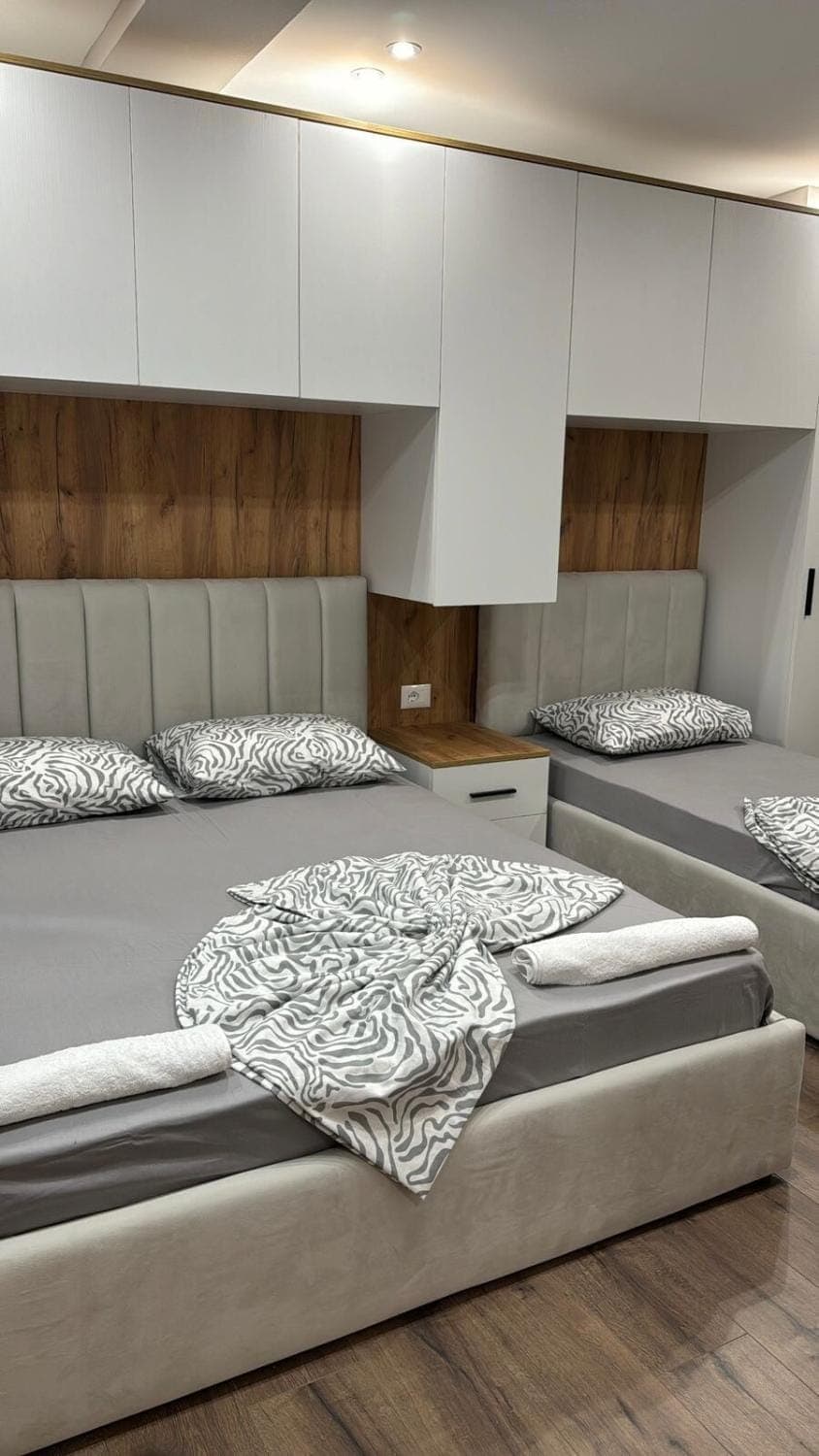 Bed, Living room, Photo of the whole room, Seating area, Bedroom