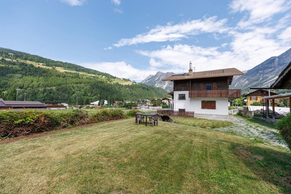 Property building, Natural landscape, Garden view, Mountain view