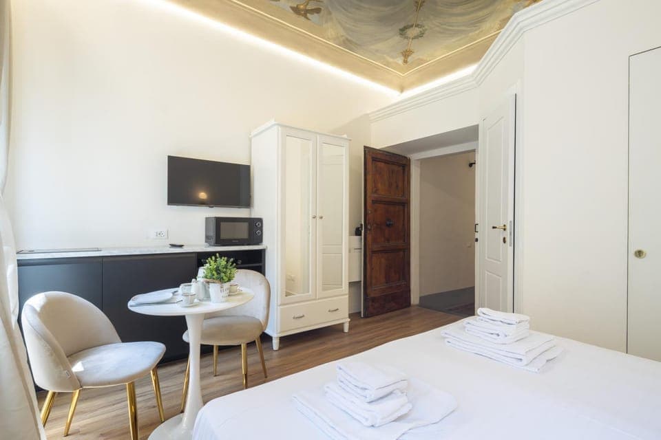 Kitchen or kitchenette, Bedroom