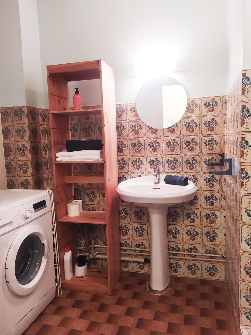 Bathroom, washing machine