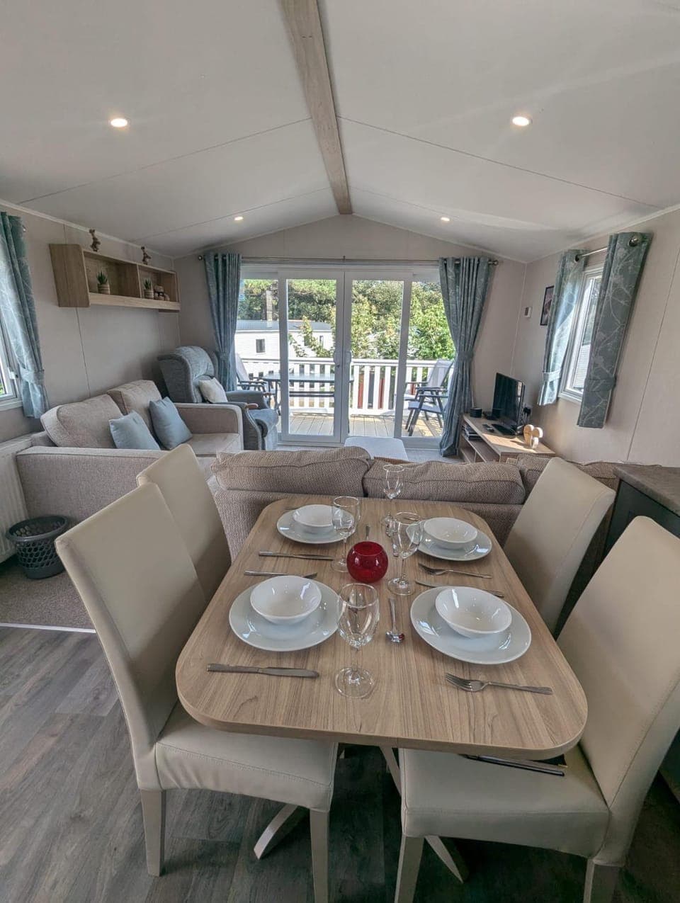 Living room, Dining area