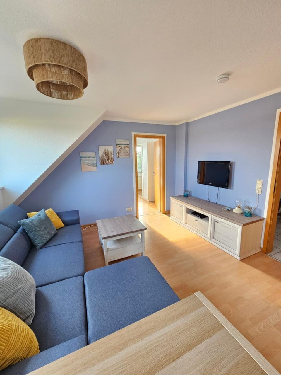 Communal lounge/ TV room, TV and multimedia, Living room, Seating area