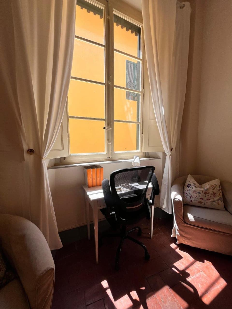 Bed, Photo of the whole room, Seating area, Bedroom