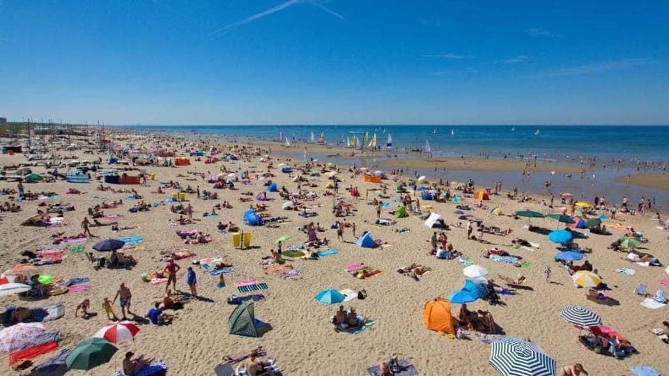 Day, People, Beach, Sea view, sunbed