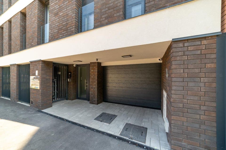 Property building, Facade/entrance