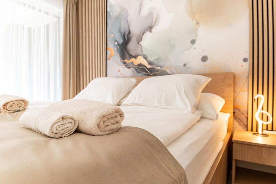 Bed, Photo of the whole room, Bedroom, towels