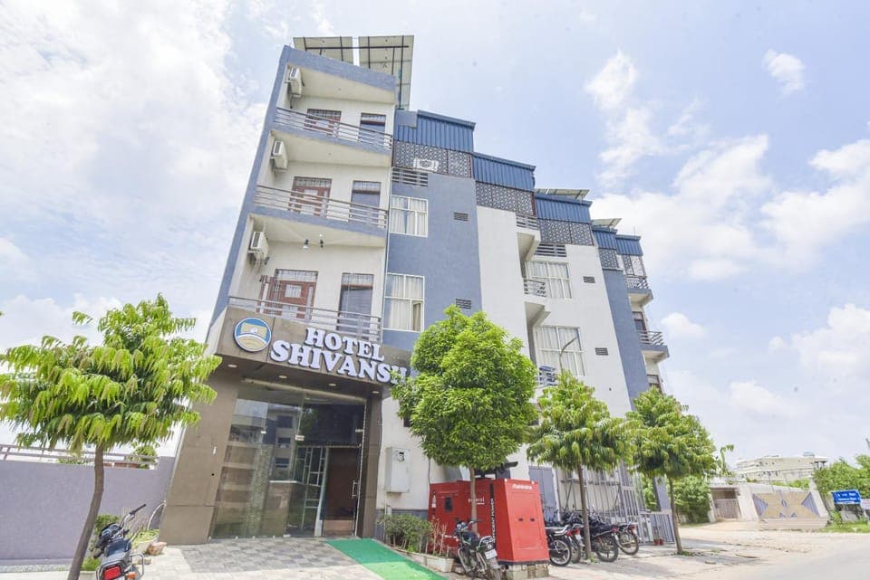 Property building, Day, Parking