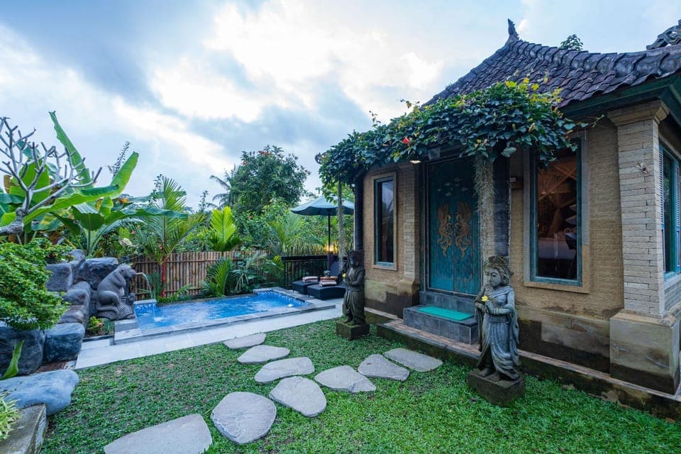 Property building, Garden, Garden view, Pool view, Swimming pool