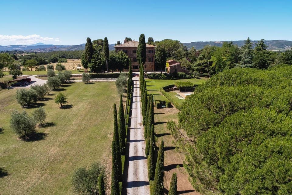 Facade/entrance, Bird's eye view