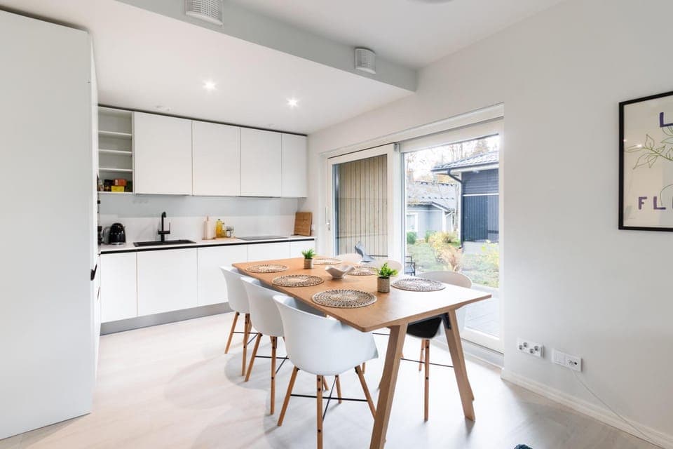 Dining area, kitchen