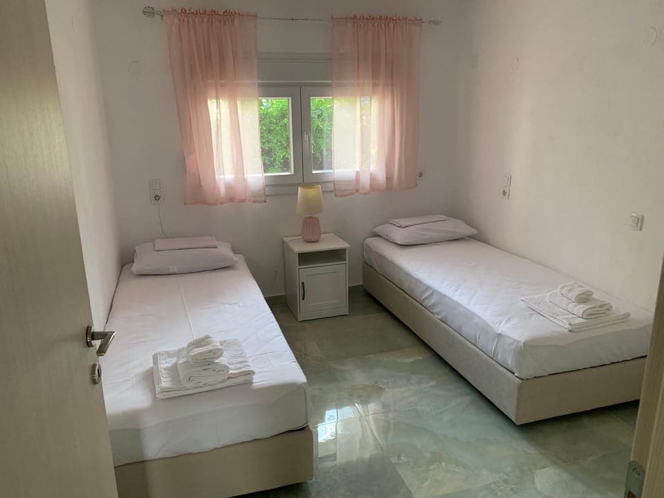 Bed, Bedroom, towels, wardrobe