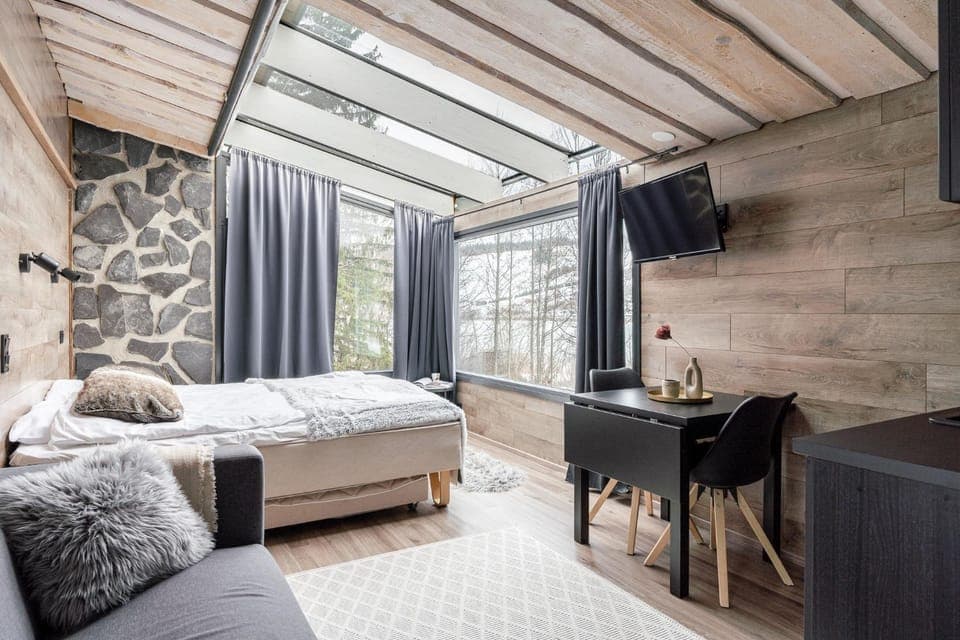 Bed, TV and multimedia, Living room, Photo of the whole room, Seating area, Bedroom