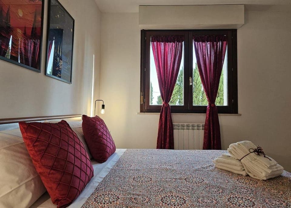 Bed, Photo of the whole room, Bedroom, towels