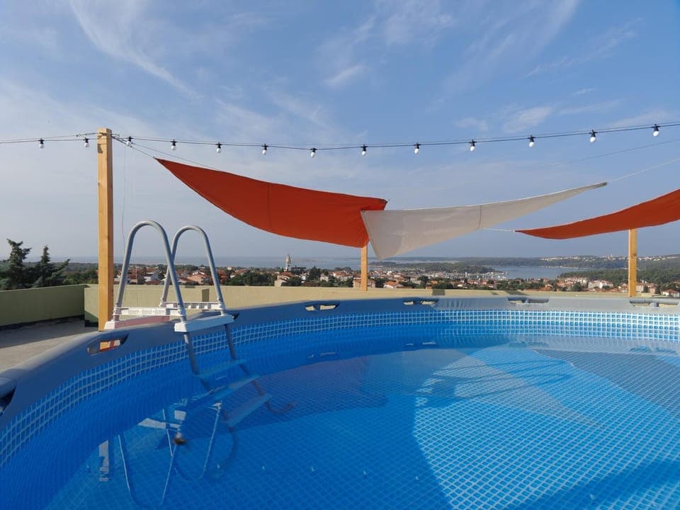 Swimming pool, Swimming pool