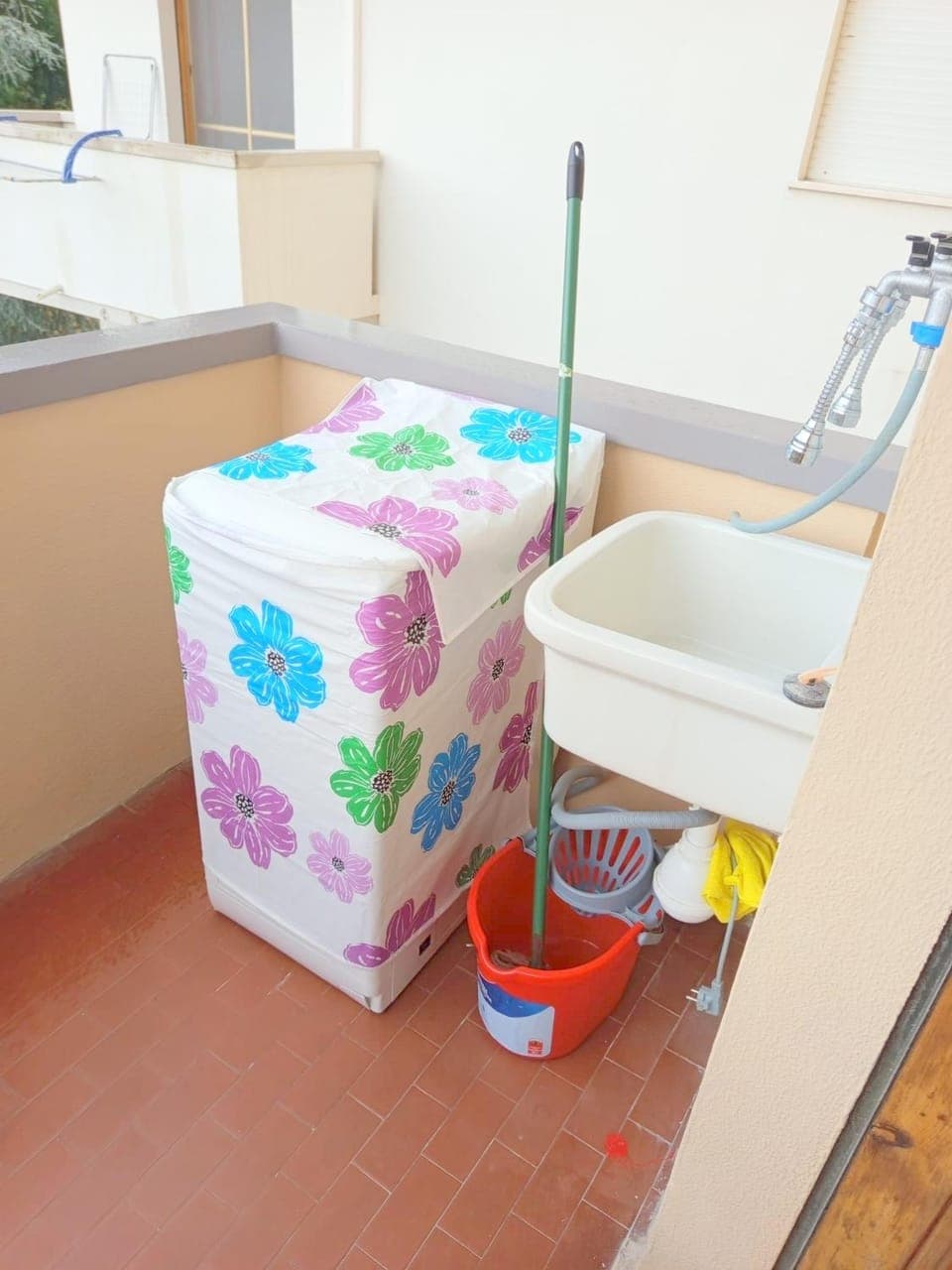 Property building, Balcony/Terrace, flat iron, laundry, washing machine