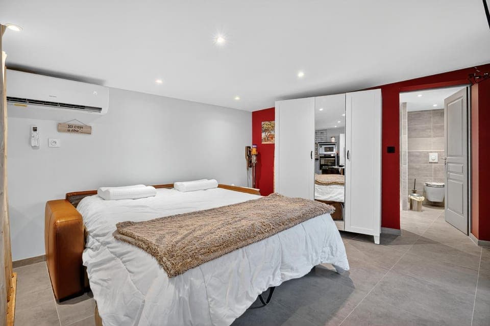 Property building, Living room, Bedroom