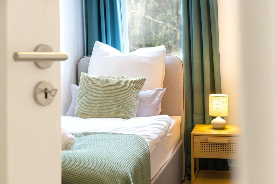 Bed, Photo of the whole room, Bedroom