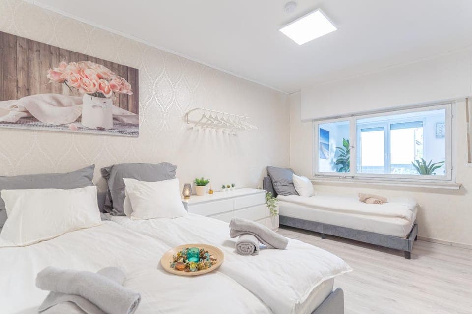 Bed, Photo of the whole room, Bedroom, towels