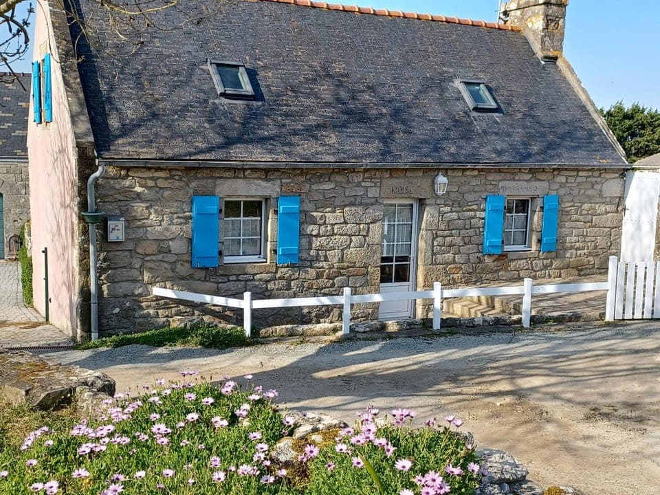 Property building, Facade/entrance, Off site